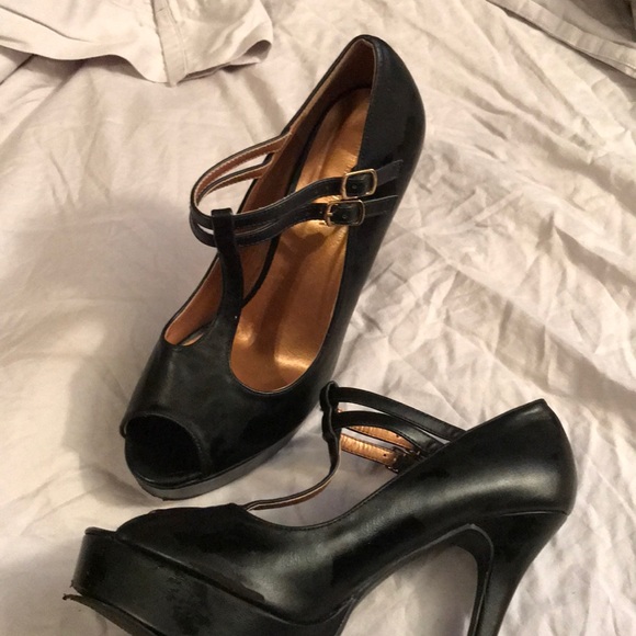 Heels - Picture 2 of 3